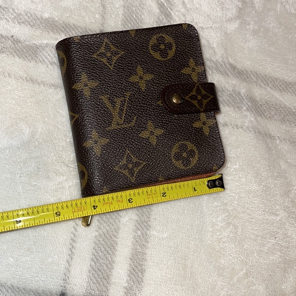 Louis Vuitton Compact Zip Bifold Wallet. Date Code CA0968 - Picture 2 of 10